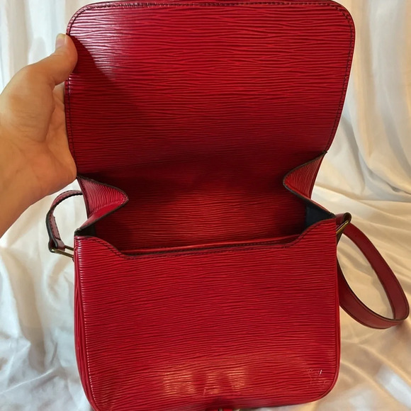 Pre-owned Louis Vuitton Cartouchiere Red Epi PM - Picture 8 of 16